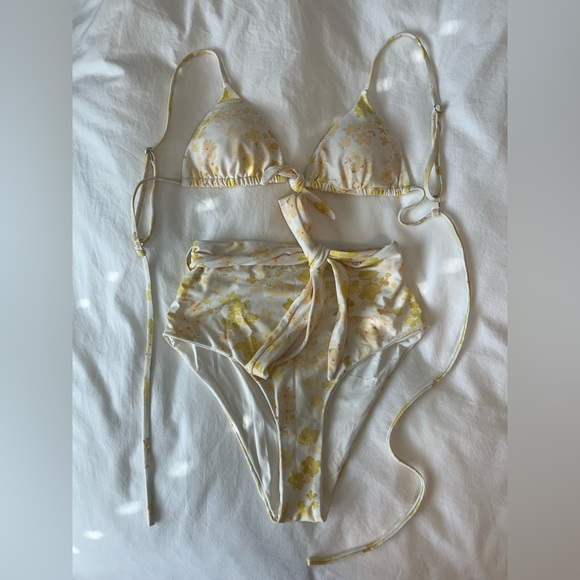 Charlie Holiday white and yellow floral bikini - Picture 4 of 5